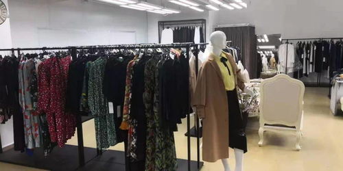 秋日高级感穿搭指南 如何精准采购高品质原单服装